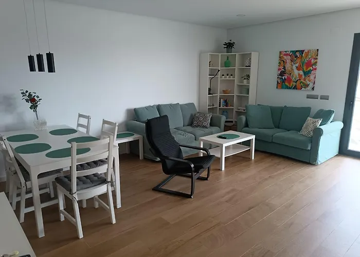 Moderni Byt S Vyhledem Na More Ve Meste Alcaidesa